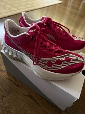 Saucony Women's Magenta Endorphin Pro 4 Running Shoes